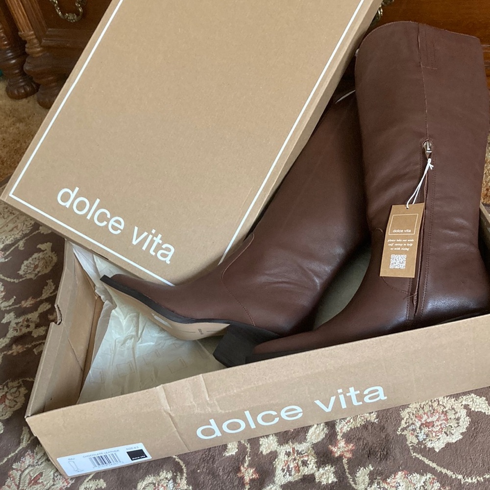 Dolce Vita Brown Heeled Boots Sleek Leather Design, wide calf